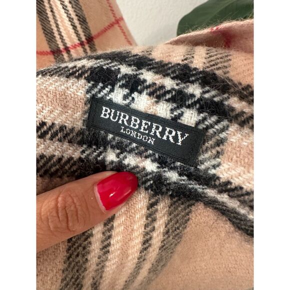 Burberry London Unisex Scarf - Picture 2 of 4